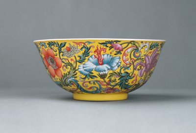 Un beau bol jaune famille rose, 1821-1850 - Chinese School