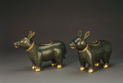 Paire de vaisseaux en forme de tapir en émail cloisonné - Chinese School