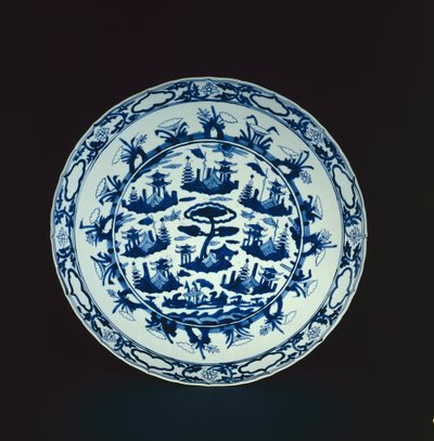 Plat bleu et blanc peint avec des îles rocheuses et des pavillons, Wanli ou Tianqi, 1600-25 (porcelaine) - Chinese School
