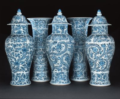 Garniture bleue et blanche, période Kangxi (1662-1722) - Chinese School