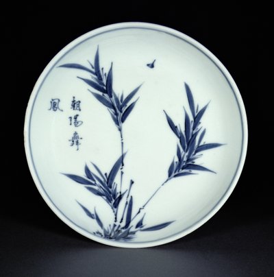 Plat à sauce kosometsuke bleu et blanc peint avec du bambou et de la calligraphie, marque et période Tianqi, 1621-27 (porcelaine) - Chinese School