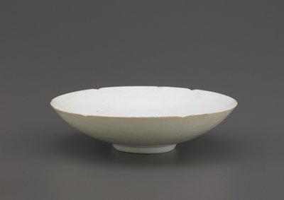 Bol avec décoration incisée, sud-est de la Chine, dynastie Song du Nord ou Song du Sud - Chinese School