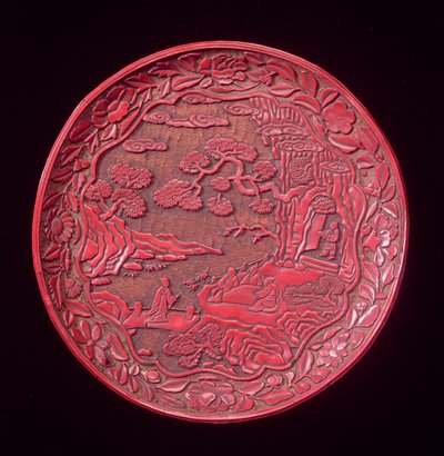 Plat en cinabre sculpté, fin de la dynastie Yuan à début de la dynastie Ming (bois laqué) - Chinese School