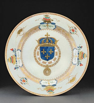 Grand plat armorial avec les armoiries du roi de France, vers 1730 - Chinese School