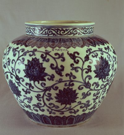 Grand vase bleu et blanc Ming avec la marque Hsuan Te, 1426-35 - Chinese School
