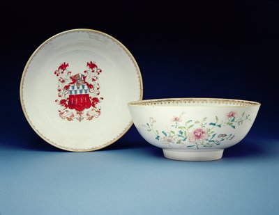 Paire de bols décorés en émaux Famille Rose avec les armes de Joynes, période Yongzheng (1723-35) - Chinese School