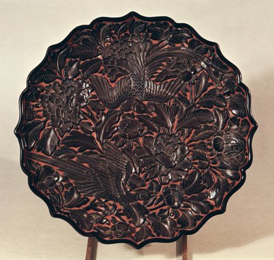 Assiette avec motifs floraux et deux oiseaux, Dynastie Yuan (1271-1368) - Chinese School