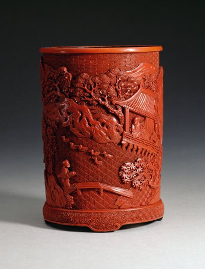 Pot à pinceaux rouge moulé, représentant le célèbre calligraphe Wang Hsi-chih (c.307-365 AD) assis dans son pavillon, regardant des oies dans un étang et un garçon traversant un pont, dynastie Ching, période Qianlong - Chinese School