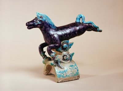 Tuile de faîte avec motif de cheval volant, Ming - Chinese School