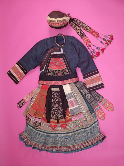 Robe de femme et chapeau en vannerie, Ch