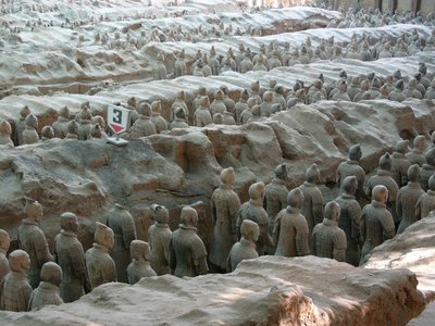 Musée de Xian, fosse avec guerriers et chevaux en terre cuite du tombeau de l