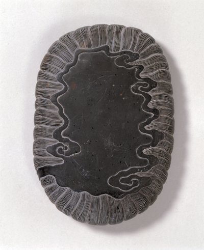 Pierre à encre sculptée avec des motifs de vagues, probablement dynastie Ming - Chinese School Chinese School