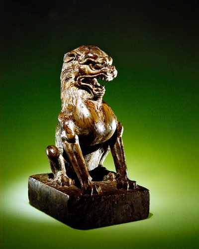 Lion assis, dynastie Tang (618-906) - Chinese School Chinese School