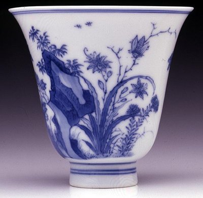 Gobelet en porcelaine semi-œuf, marque et période Kangxi 1662-1722 - Chinese School Chinese School
