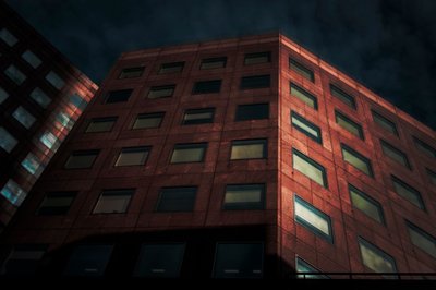 Architecture moderne sombre - Chris Hamilton
