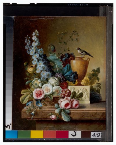 Un vase de fleurs sur un rebord de marbre et un panier de fleurs avec un chardonneret - Christiaan van Pol