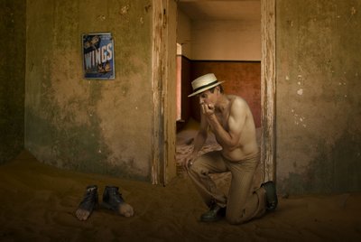 Un homme dans une pièce abandonnée - Christine von Diepenbroek