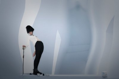 Une posture de garde élégante - Christine von Diepenbroek
