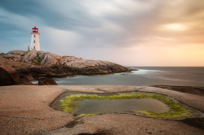Coucher de soleil sur un phare côtier - Christoph Schaarschmidt