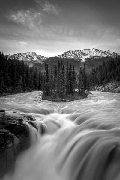 Une cascade majestueuse en montagne - Christoph Schaarschmidt