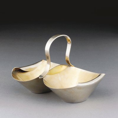 Un panier en métal blanc - Christopher Dresser
