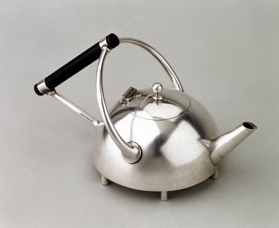 Théière hémisphérique sur six pieds, fabriquée par James Dixon & Son, 1880 - Christopher Dresser