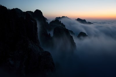 Les sommets brumeux des montagnes - Chuanxu Ren