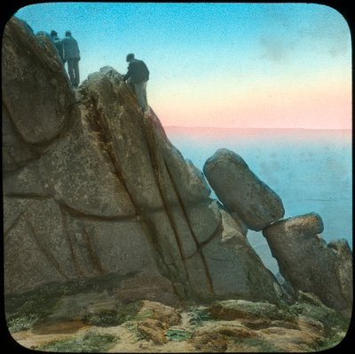 Escalade du rocher Logan, près de Treen, Cornouailles, fin 19ème ou début 20ème siècle - Church Army Lantern Department