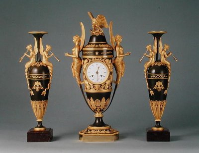 Une horloge vase Empire et une paire de vases pendants, vers 1810 - Claude (attr. to) Galle