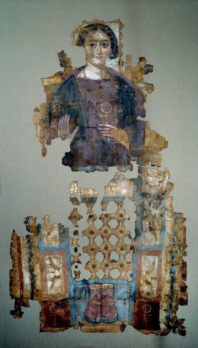 Art copte : fragment de linceul peint représentant une jeune femme appelée la dame à la croix ansée. D