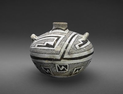 Pot (Olla) avec motifs en escalier et rayures - Culture Mogollon