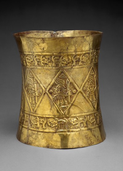 Couronne représentant des dirigeants ou des dieux tenant des bâtons cérémoniels, 800-1350 après J.-C. - Culture Sicán