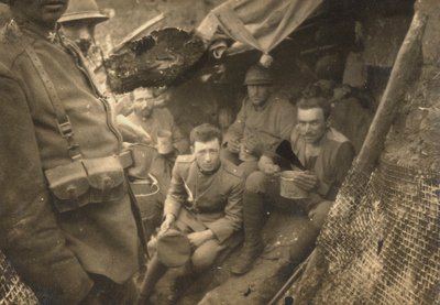 Groupe de soldats dans une tranchée pendant la Première Guerre mondiale - Dario Gentilini