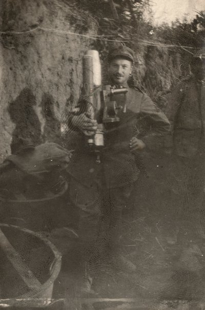 Soldat dans une tranchée du plateau karstique pendant la Première Guerre mondiale - Dario Gentilini