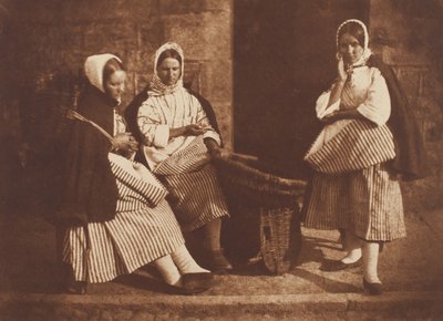Mme Logan et deux femmes inconnues, Newhaven, 1843-47, imprimé vers 1916 - Hill and Adamson