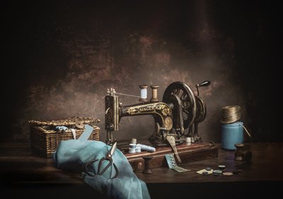 Nature morte avec des articles de couture anciens - Denis O Reilly