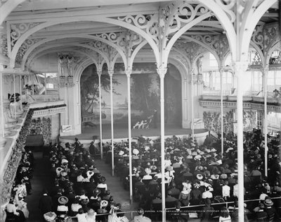 Pendant une représentation aux jardins du Paradis de Hammerstein, New York, c.1900-06 - Detroit Publishing Co.