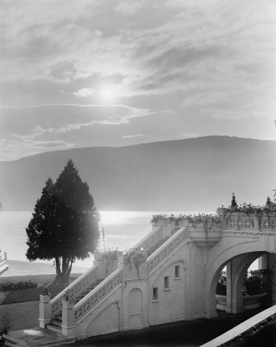 Clair de lune sur le lac George, hôtel Fort William Henry, lac George, N.Y., vers 1900-15 - Detroit Publishing Co.