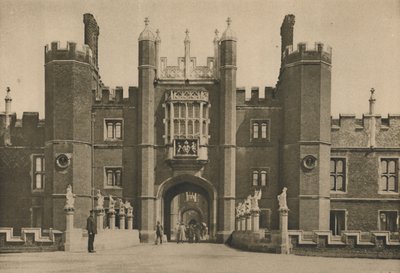 Façade ouest de Hampton Court Palace par Wolsey et le pont déterré, c1935 - Donald McLeish