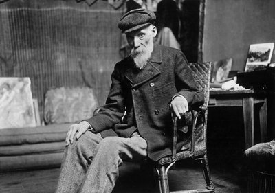 Auguste Renoir (1841-1919), peintre français, dans son atelier à Cagnes-sur-Mer (Alpes-Maritimes), vers 1907 - Dornac