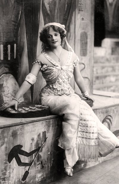 Madge Vincent, chanteuse et actrice, années 1900 - Dover Street Studios