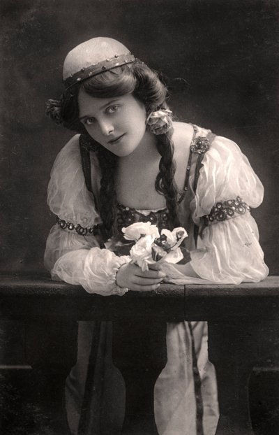 Maie Ash, actrice, années 1900 - Dover Street Studios