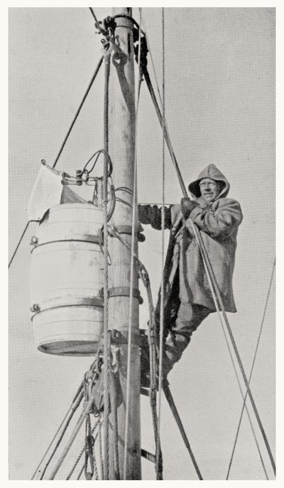 Commandant Frank Wild au mât, pendant l