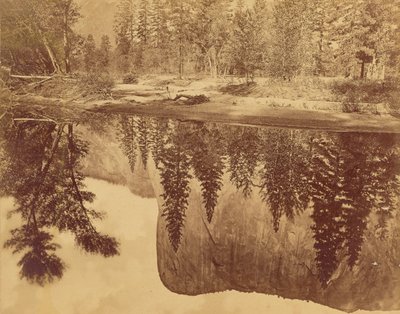 Tutokanula.  Vallée du Yosemite.  (The Great Chief) - "El Capitan" - Reflété dans la Merced. - Eadweard J. Muybridge