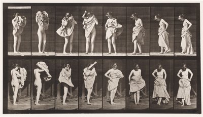 Planche 425. Toilette, mettant une robe et se retournant - Eadweard Muybridge