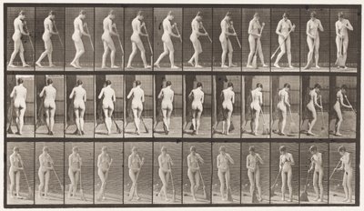 Planche 58. Marche, se retourner en balayant le sol - Eadweard Muybridge