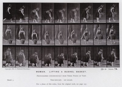 La figure humaine en mouvement : Femme, soulevant un panier de gerbes - Eadweard Muybridge