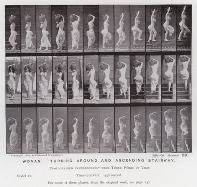 La figure humaine en mouvement : Femme, tournant et montant un escalier (photo n/b) - Eadweard Muybridge
