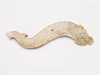 Pendentif en forme de dragon, Ve-IVe siècle av. J.-C. - Eastern Zhou Dynasty Chinese School