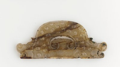 Plaque semi-circulaire avec têtes de dragon aux extrémités, 5e-4e siècle av. J.-C. - Eastern Zhou Dynasty Chinese School